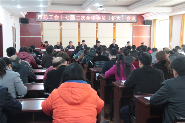 3月11日，梧州市總工會召開十七屆二次全委會（擴大）會議，市委副書記蔣海東發(fā)表講話，市總工會黨組書記、常務(wù)副主席朱明勝作