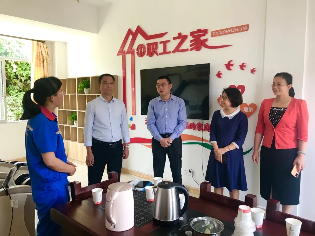 廣西工人報(bào)社到我市開(kāi)展“走基層——記者在一線(xiàn)”活動(dòng)