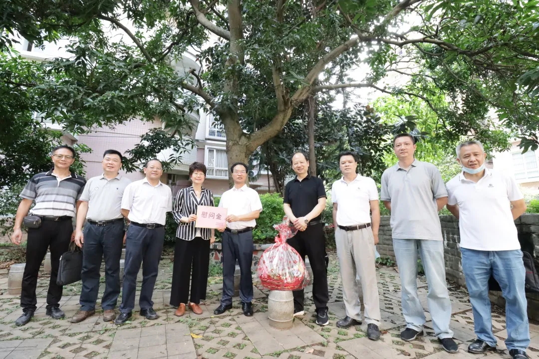 暖心！自治區(qū)總工會(huì)調(diào)研走訪(fǎng)慰問(wèn)組到我市開(kāi)展調(diào)研走訪(fǎng)慰問(wèn)活動(dòng)