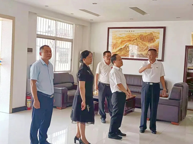 市總工會領導到岑溪市調(diào)研產(chǎn)業(yè)工人隊伍建設工作并為基層工會干部上黨課