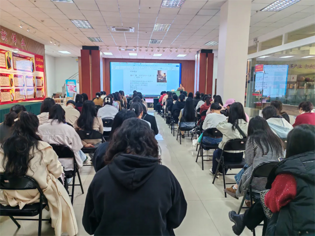 “花”樣過(guò)節(jié)，綻放巾幗芳華系列（七）丨市總工會(huì)舉辦主題詩(shī)歌講座感悟語(yǔ)言魅力