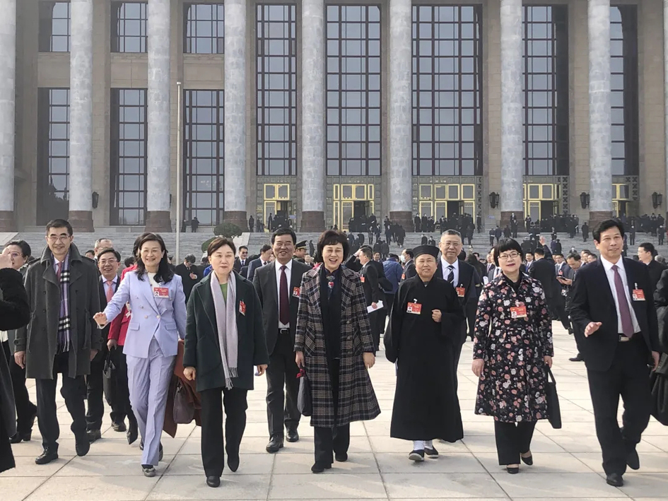 評職稱、漲工資……@技術(shù)工人，代表委員正在為你發(fā)聲！