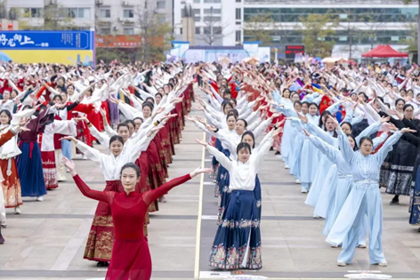 【跟黨奮進(jìn)新征程 巾幗建功新時代】梧州市第十二屆婦女國風(fēng)趣味體育運(yùn)動會暨“梧家巧姐姐”國潮集市，精彩綻放！